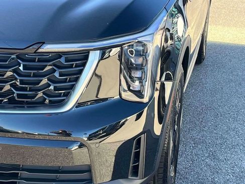 Certified 2025 Kia Sorento S w/ Panoramic Sunroof Package image 35