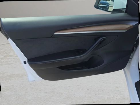 Used 2023 Tesla Model 3 Standard Range RWD image 9