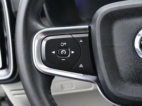 Used 2023 Volvo XC40 B5 Plus AWD/4WD image 18