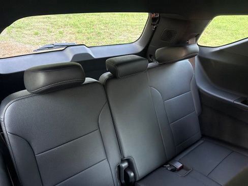 Used 2025 Chevrolet Traverse High Country FWD image 23
