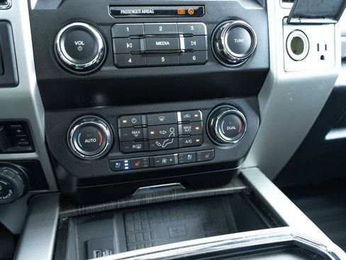 Used 2021 Ford F250 Lariat w/ Lariat Ultimate Package AWD/4WD image 19