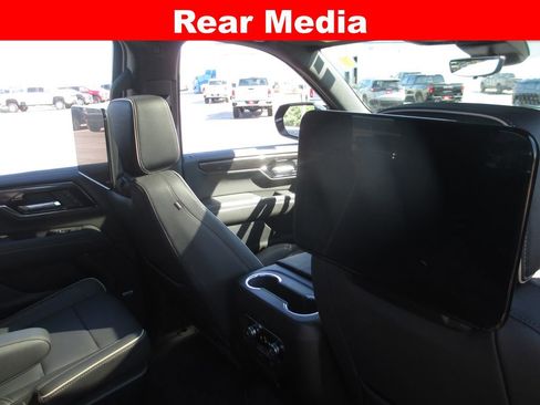 Used 2025 GMC Yukon Elevation w/ Elevation Premium Package AWD/4WD image 17