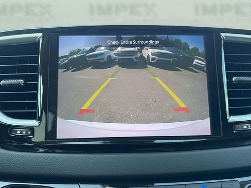 Used 2023 Chrysler Pacifica Touring-L FWD image 19