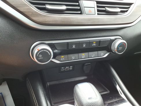 Used 2023 Nissan Altima 2.5 SV FWD image 19