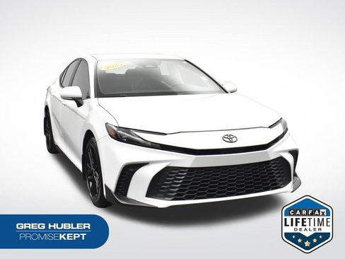 Used 2025 Toyota Camry SE w/ Convenience Package AWD/4WD image 1