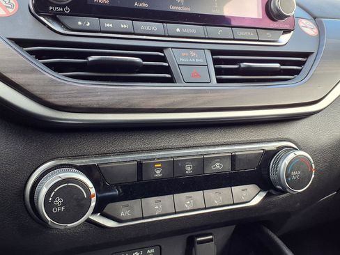 Used 2024 Nissan Altima 2.5 SV image 11