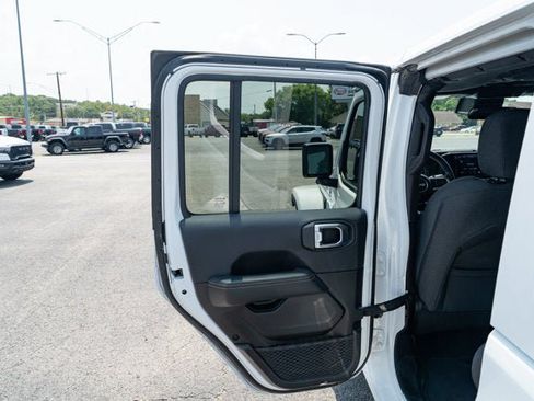 Certified 2025 Jeep Wrangler Unlimited Sahara AWD/4WD image 13