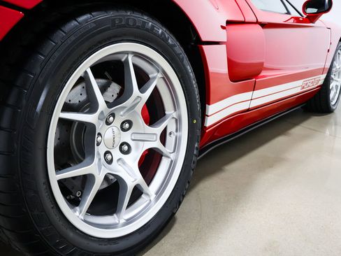 Used 2006 Ford GT RWD image 26