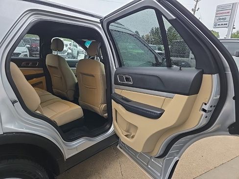 Used 2017 Ford Explorer XLT image 72