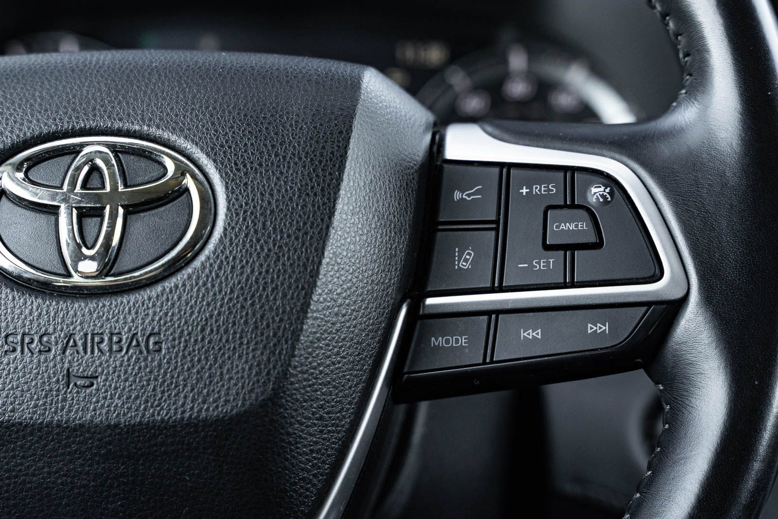 Used 2022 Toyota Highlander XLE FWD image 25
