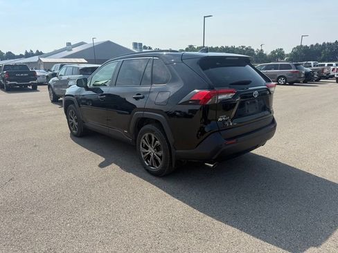 Used 2022 Toyota RAV4 XLE Premium AWD/4WD image 8