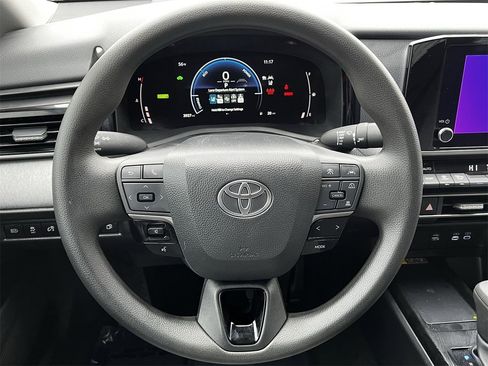 Used 2025 Toyota Camry LE image 11