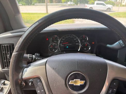 Used 2018 Chevrolet Express 3500 Extended w/ Driver Convenience Package RWD image 7