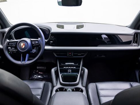 Certified 2024 Porsche Cayenne AWD/4WD image 11