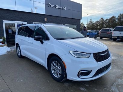 Certified 2025 Chrysler Pacifica Select