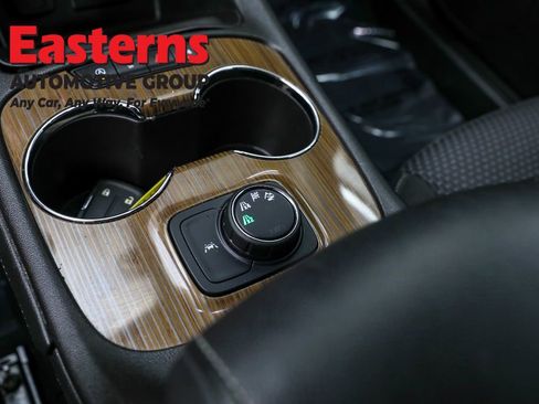 Used 2022 GMC Acadia SLE image 23