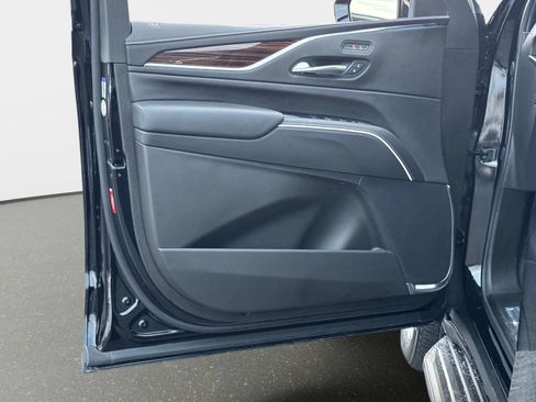 Used 2024 Cadillac Escalade Luxury image 16