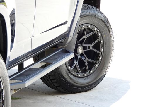 Used 2020 Toyota 4Runner SR5 AWD/4WD image 16