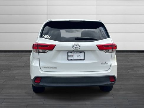 Used 2018 Toyota Highlander LE FWD image 6