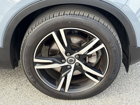 Used 2022 Volvo XC40 T5 R-Design image 8