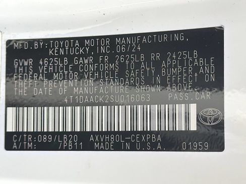 Used 2025 Toyota Camry XSE FWD image 31