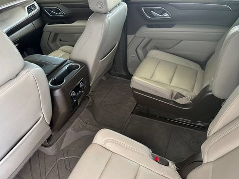 Used 2023 Chevrolet Suburban LT w/ Luxury Package AWD/4WD image 12