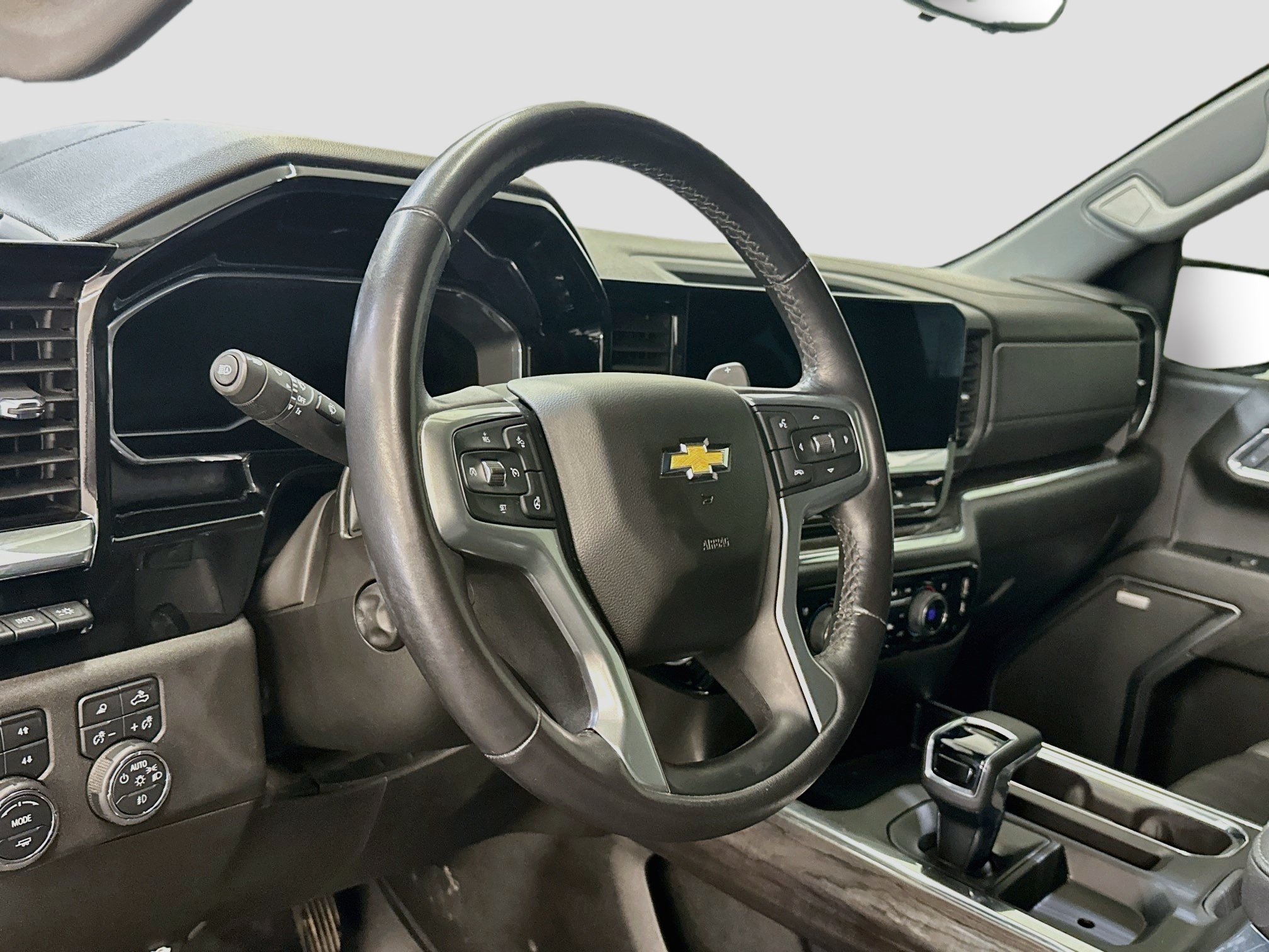 Used 2023 Chevrolet Silverado 1500 LTZ w/ LTZ Premium Package AWD/4WD image 18