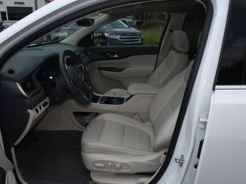 Used 2023 GMC Acadia Denali w/ Denali Technology Package FWD image 8