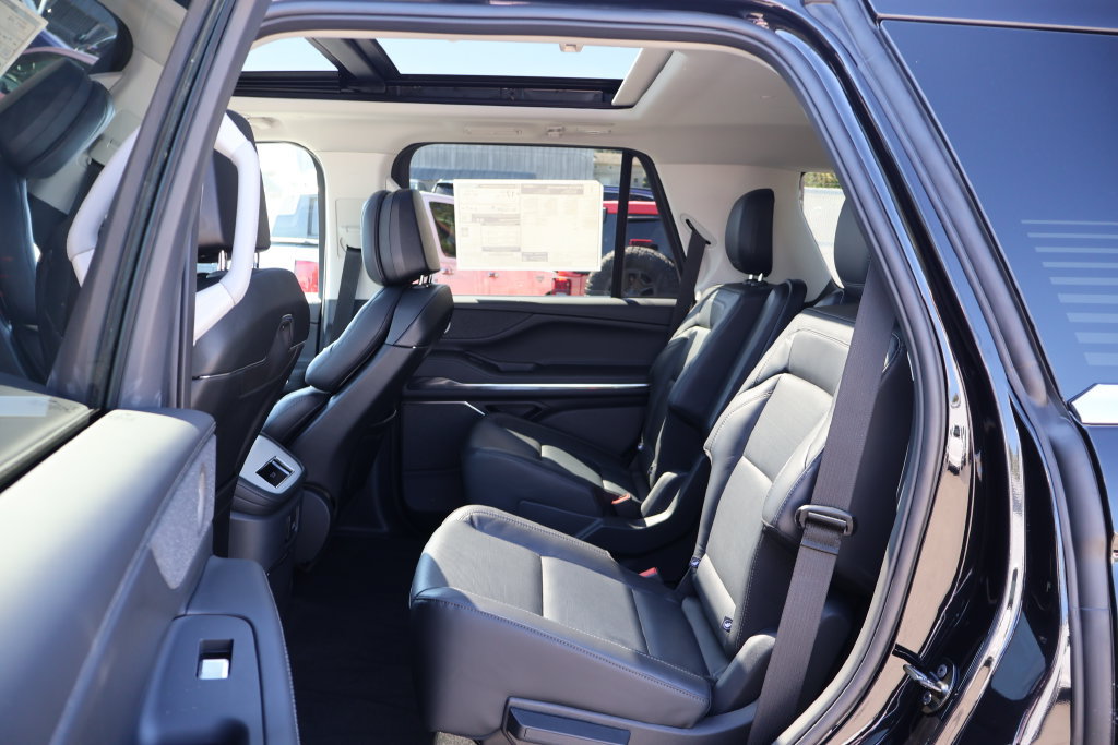 New 2027 Lincoln Navigator Reserve AWD/4WD image 17