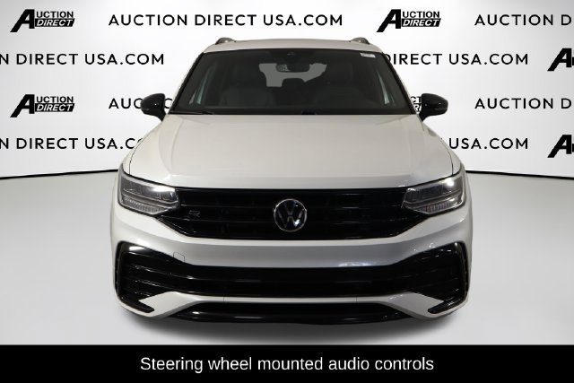 Used 2023 Volkswagen Tiguan SE R-Line FWD image 2