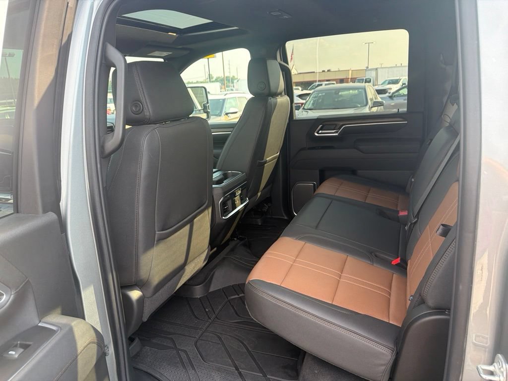 Used 2025 Chevrolet Silverado 2500 High Country w/ Technology Package AWD/4WD image 15