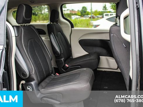 Used 2023 Chrysler Voyager LX FWD image 15