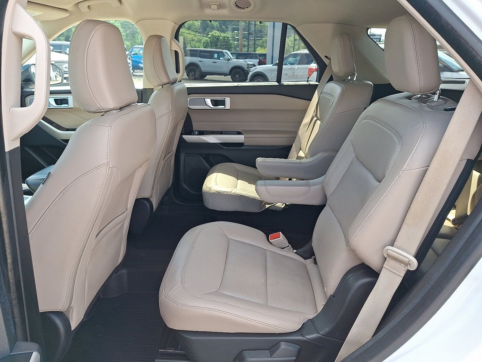 Used 2021 Ford Explorer Limited w/ Equipment Group 301A AWD/4WD image 10
