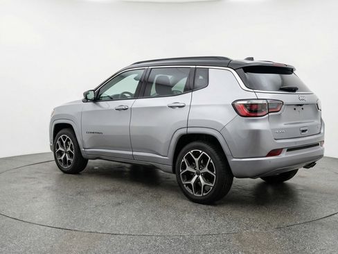 Used 2025 Jeep Compass Limited image 6