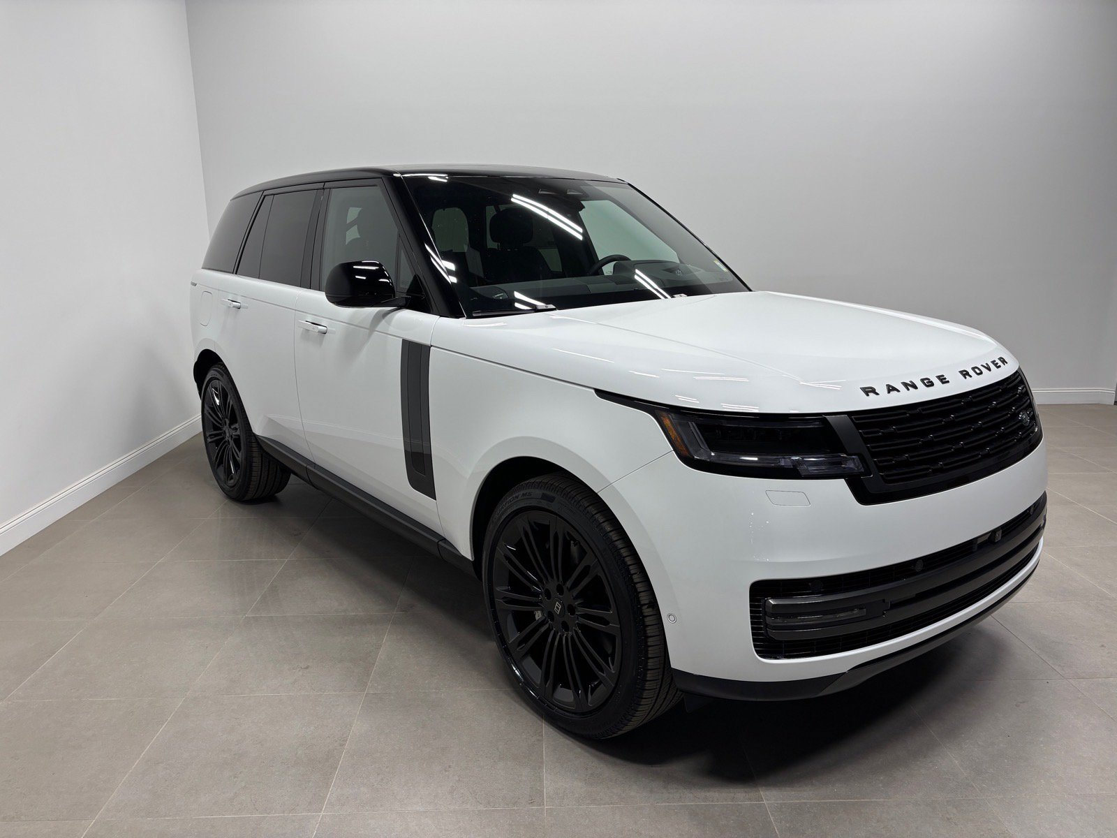 Used 2026 Land Rover Range Rover SE AWD/4WD image 5