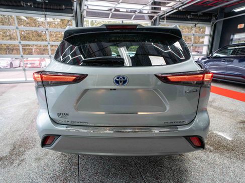 Used 2024 Toyota Highlander Platinum image 3