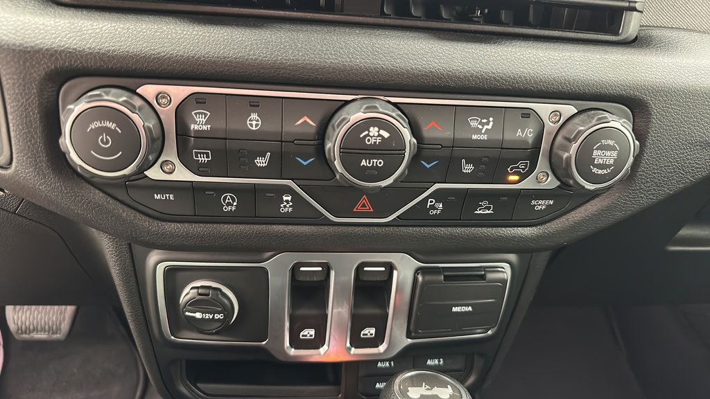 Used 2026 Jeep Wrangler Sport AWD/4WD image 15