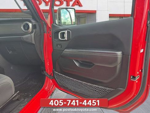 Used 2022 Jeep Wrangler Unlimited Sahara AWD/4WD image 6