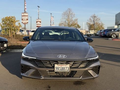 Certified 2025 Hyundai Elantra SEL image 1