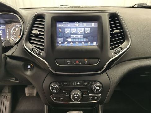 Used 2021 Jeep Cherokee Latitude Plus AWD/4WD image 18