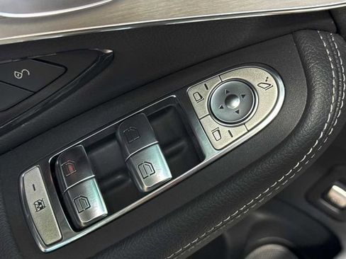 Used 2020 Mercedes-Benz GLC 300 image 25