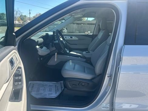 New 2026 Ford Explorer Active w/ Active Comfort Package RWD image 9
