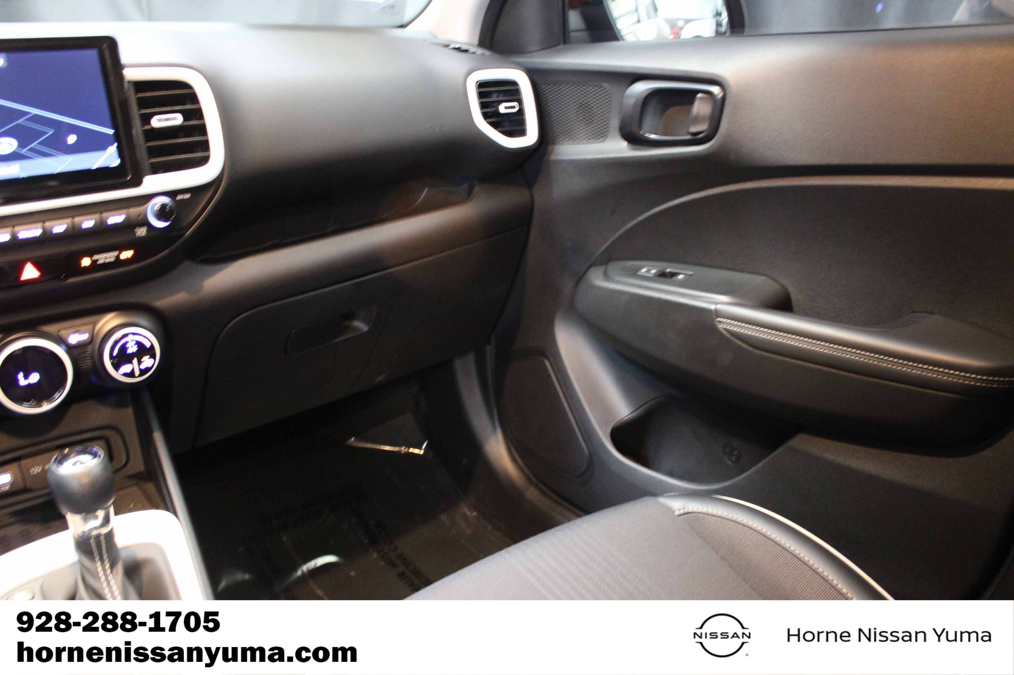 Used 2025 Hyundai Venue Limited FWD image 9