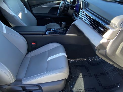 Certified 2025 Toyota Camry SE image 10