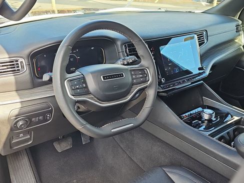 Used 2024 Jeep Wagoneer L Series II w/ Flexible Seating Group image 18