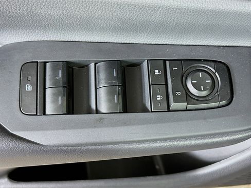 Used 2025 Toyota Prius LE image 15