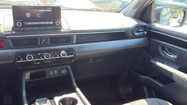 Used 2025 Honda Pilot Sport image 24