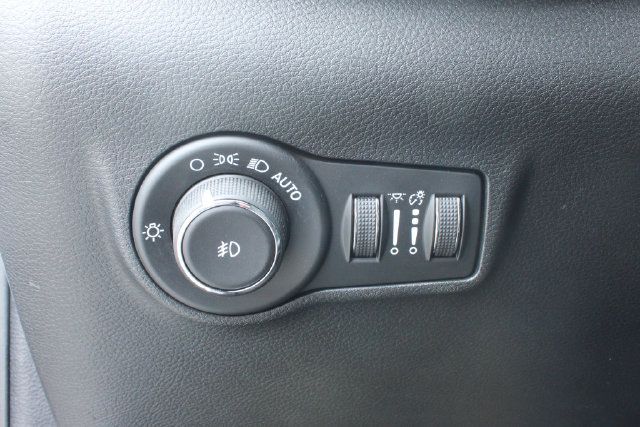 Used 2025 Jeep Compass Limited AWD/4WD image 15
