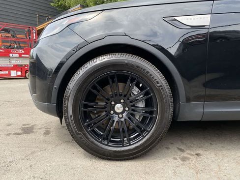 Used 2019 Land Rover Discovery SE AWD/4WD image 11
