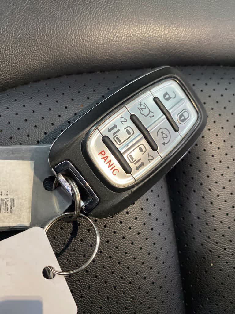 Used 2025 Chrysler Pacifica Select FWD image 27